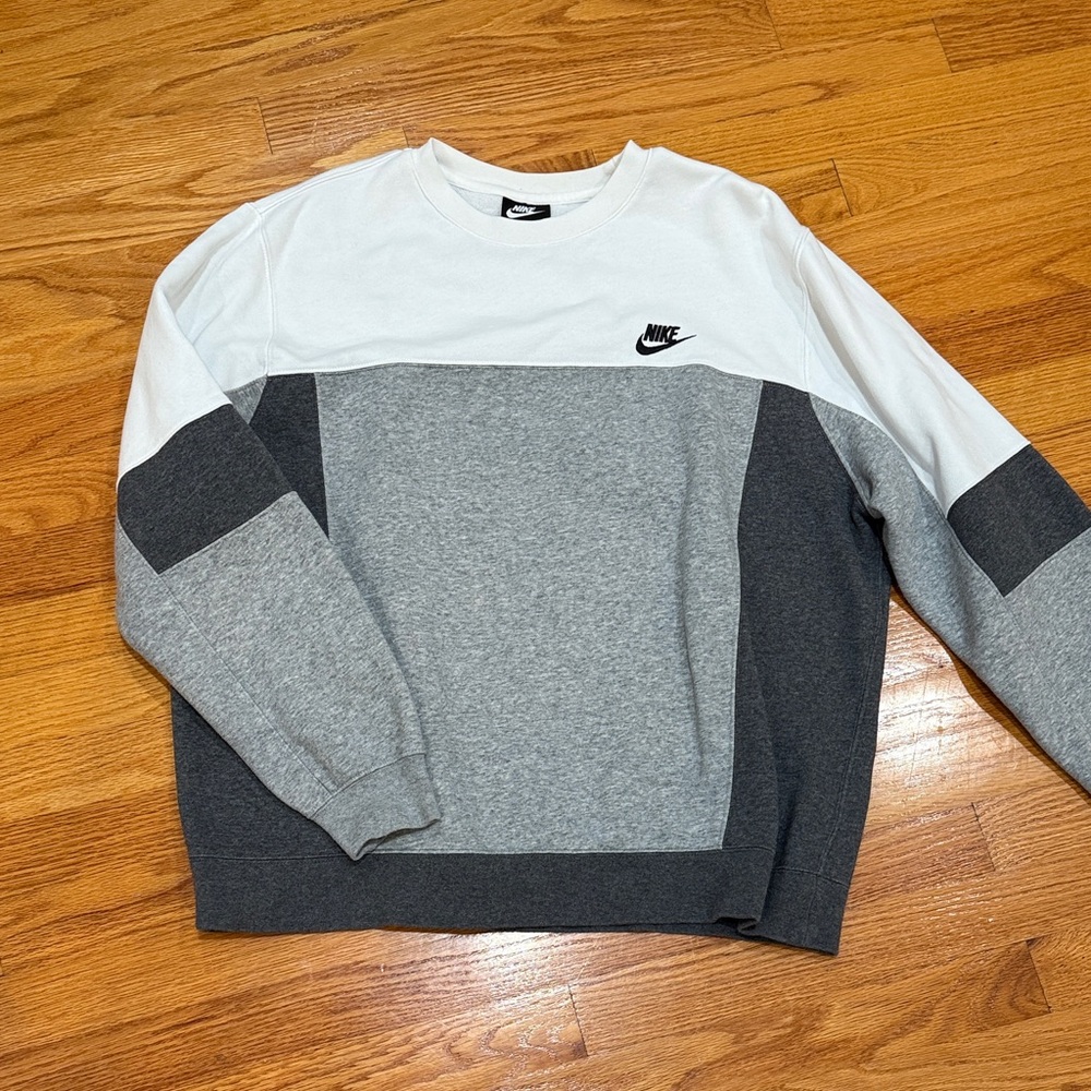 Nike color block crew neck sweatshirt. Sharp looking. Rare find.
